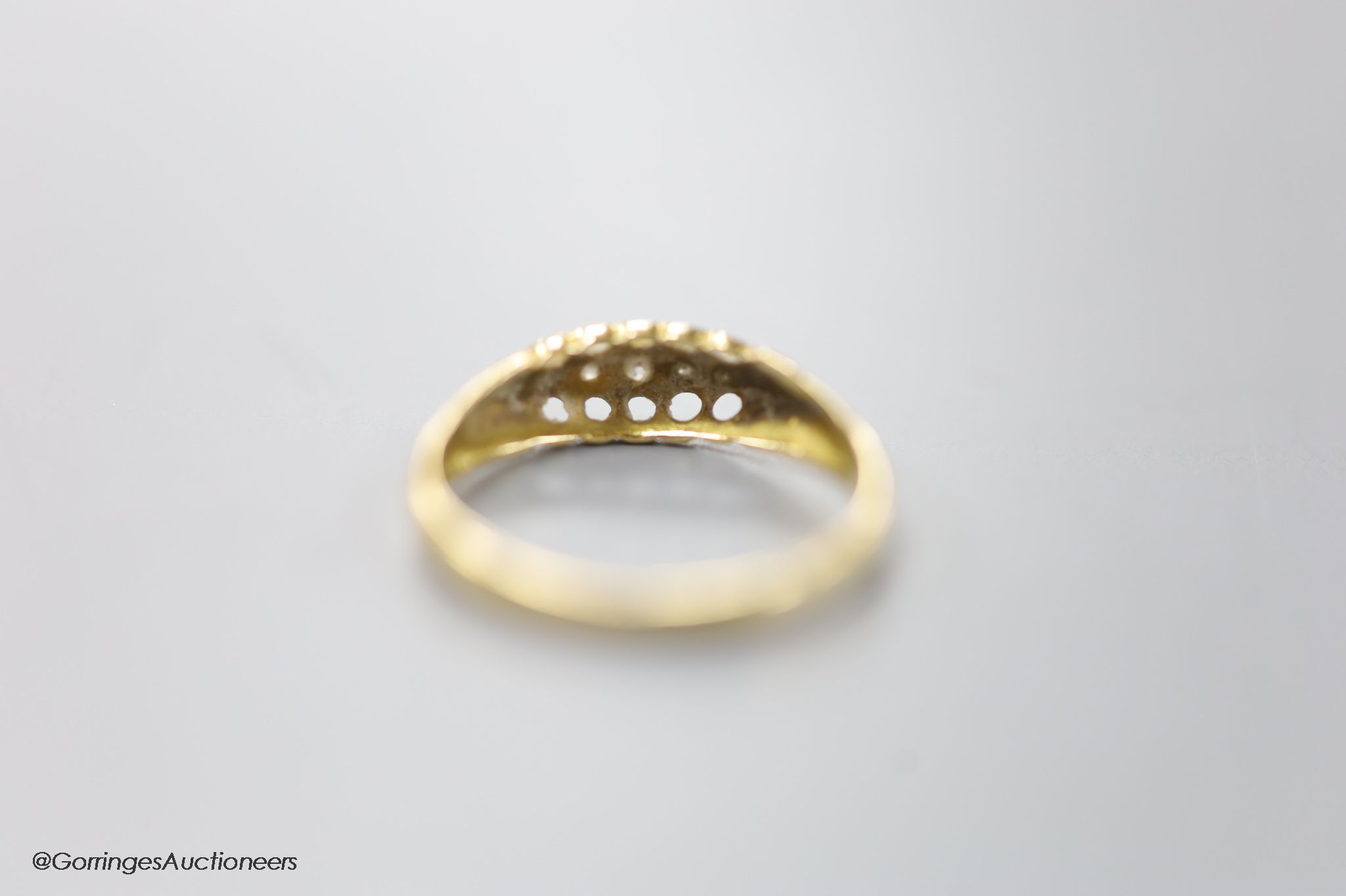 An Edwardian 18ct gold and five stone diamond chip set half hoop ring, size R, gross 2.6 grams